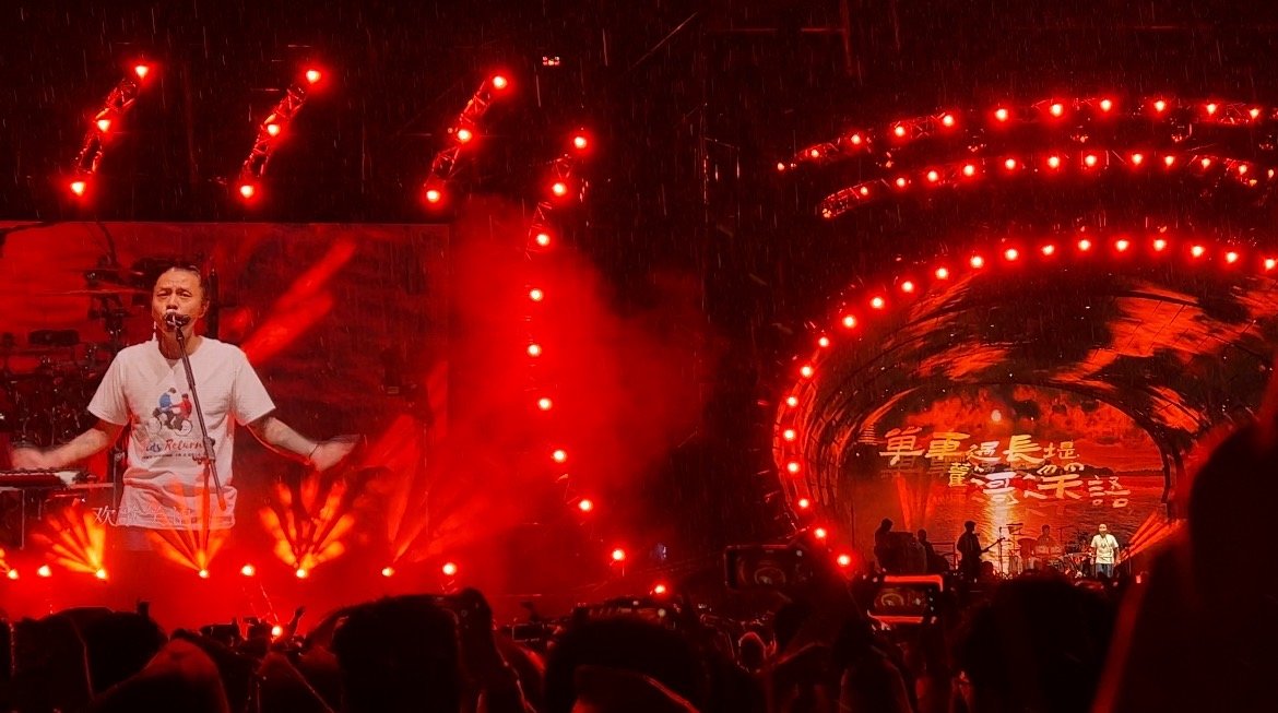 五一假期線下演出市場火爆 黃牛票價(jià)大漲與周邊消費(fèi)“狂飆”現(xiàn)象剖析